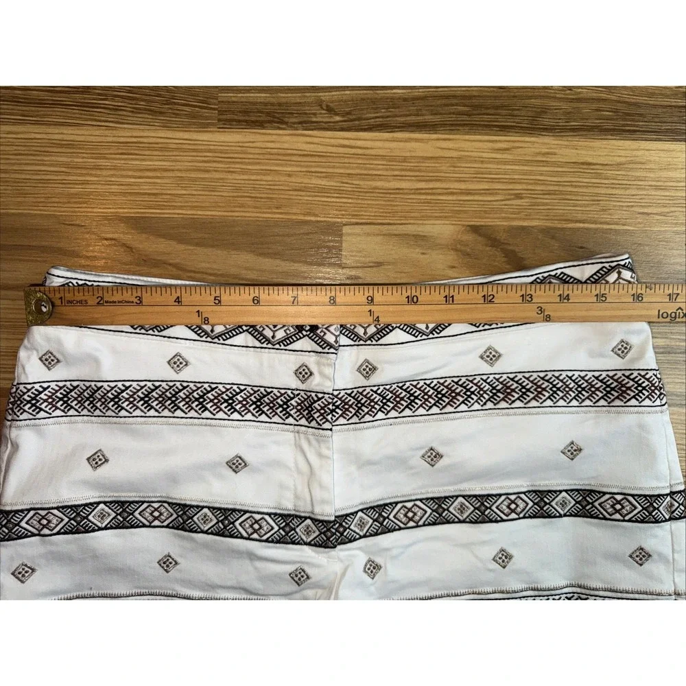 White House Black Market 5 Inch Short‎ Womens 12P White Mid Rise Stretch